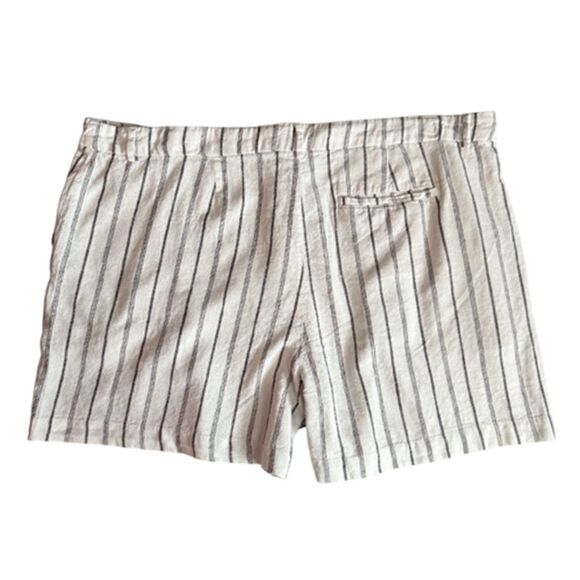 Old Navy White With Black Strips Extra High Rise Taylor Adjustable Waist Shorts - Picture 4 of 12